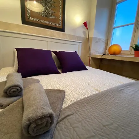 Fox Old Town Apartment *
